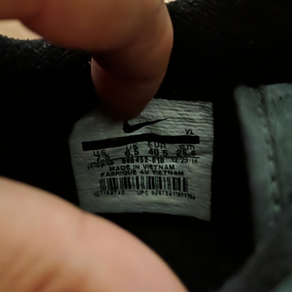 Nike shoes - Picture 4 of 4